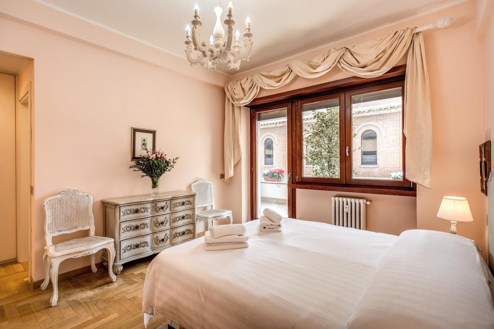 Apartment La Dolce Of Via Veneto - Prestigious With Wonderful Terrace In The Historic Center Rome