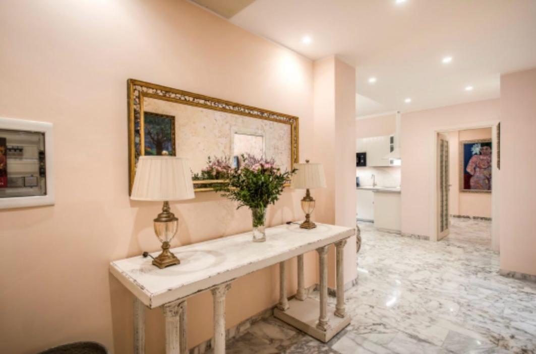 La Dolce Of Via Veneto - Prestigious With Wonderful Terrace In The Historic Center Lägenhet Rom