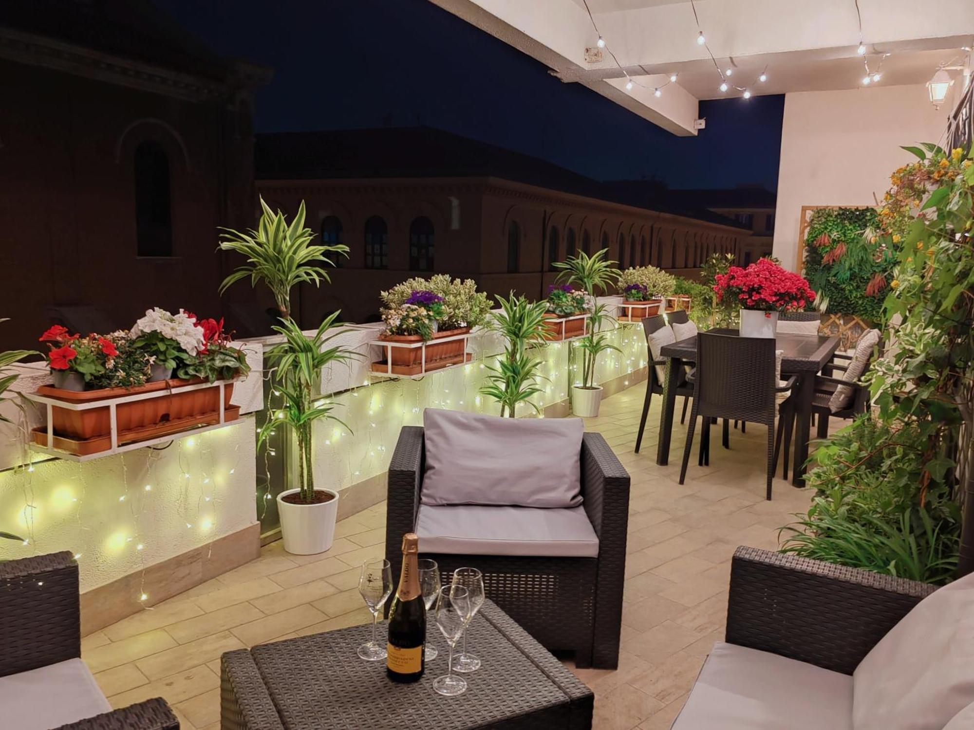 La Dolce Of Via Veneto - Prestigious With Wonderful Terrace In The Historic Center Lägenhet *